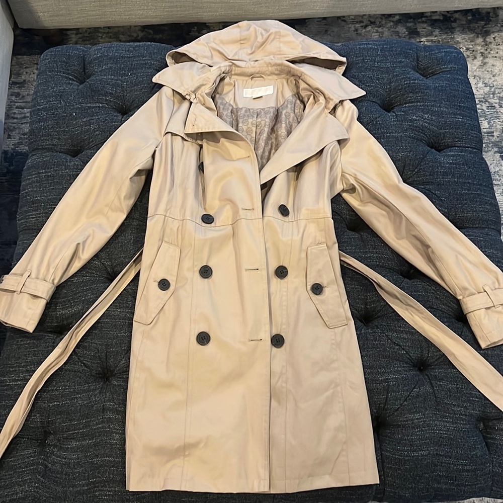 Michael Kors belted hooded trench coat. Size Medium